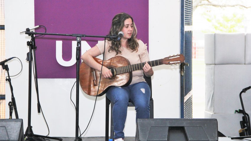 Juli Micheletti en el escenario.