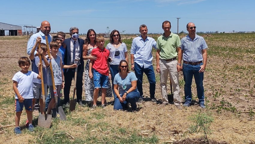 encuentro en El Trébol para presentar el proyecto de creación de escuela secundaria